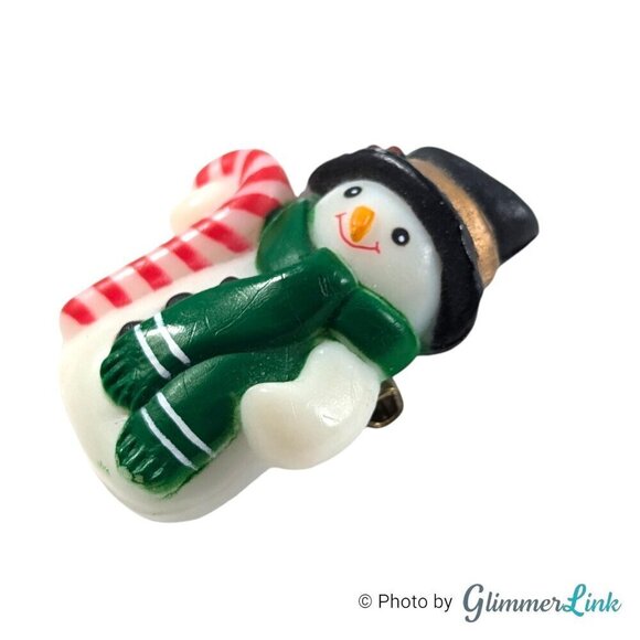 Vintage Fun World Division Winter Holiday Green Scarf Snowman Plastic Brooch Pin - Picture 3 of 7